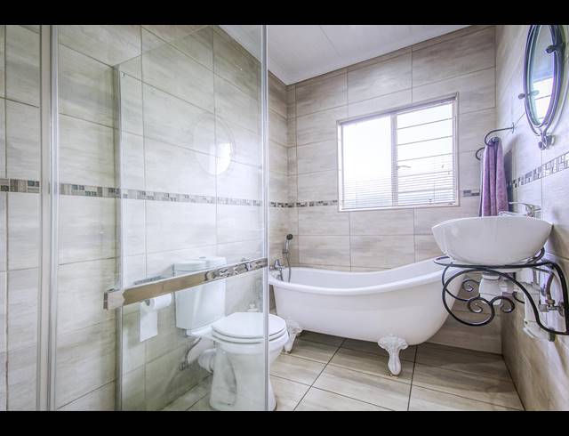 3 BEDROOM TOWNHOUSE TO LET IN RADIOKOP